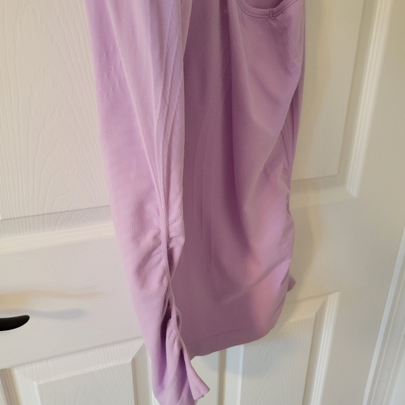 Athleta Medium Purple Work out top - Picture 4 of 4